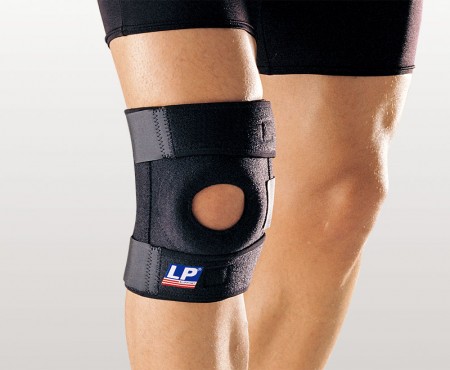 KNEE SUPPORT WITH STAYS